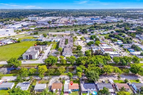 Villa ou maison à louer à Opa-locka, Floride: 3 chambres, 90.3 m2 № 2169281 - photo 28