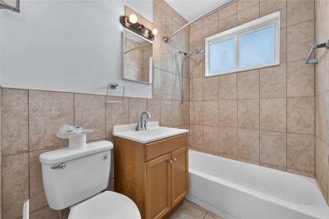 Villa ou maison à louer à Opa-locka, Floride: 3 chambres, 90.3 m2 № 2169281 - photo 15