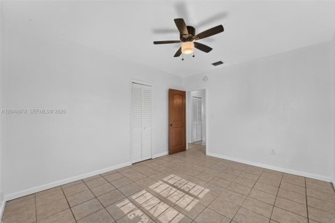 Villa ou maison à louer à Opa-locka, Floride: 3 chambres, 90.3 m2 № 2169281 - photo 14