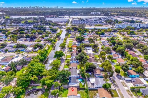 Villa ou maison à louer à Opa-locka, Floride: 3 chambres, 90.3 m2 № 2169281 - photo 27