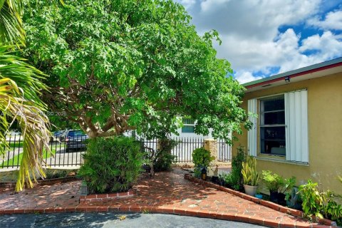 Casa en venta en Homestead, Florida, 4 dormitorios, 194.54 m2 № 1971496 - foto 14