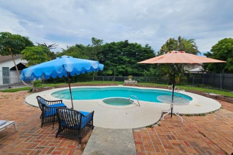 Купить виллу или дом в Хомстед, Флорида 4 спальни, 194.54м2, № 1971496 - фото 12