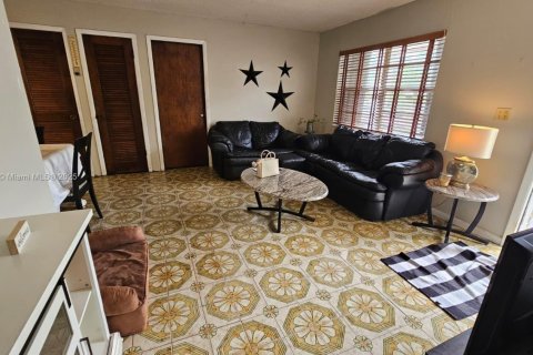 Купить виллу или дом в Хомстед, Флорида 4 спальни, 194.54м2, № 1971496 - фото 3