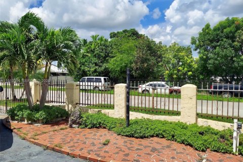 Casa en venta en Homestead, Florida, 4 dormitorios, 194.54 m2 № 1971496 - foto 15