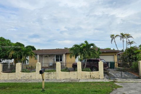 Купить виллу или дом в Хомстед, Флорида 4 спальни, 194.54м2, № 1971496 - фото 1