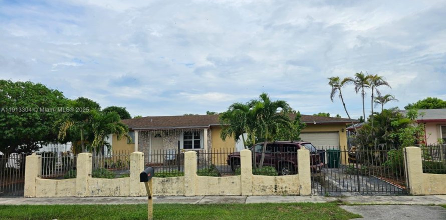 Дом в Хомстед, Флорида 4 спальни, 194.54м2 № 1971496