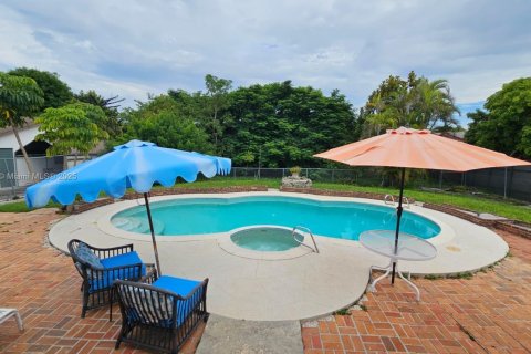 Купить виллу или дом в Хомстед, Флорида 4 спальни, 194.54м2, № 1971496 - фото 11