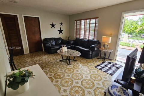 Купить виллу или дом в Хомстед, Флорида 4 спальни, 194.54м2, № 1971496 - фото 2