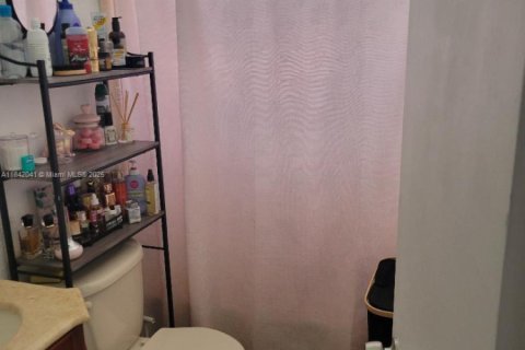 Condo in Hialeah Gardens, Florida, 2 bedrooms  № 1836030 - photo 6