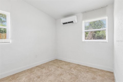 House in Orlando, Florida 3 bedrooms, 78.6 sq.m. № 2229799 - photo 10