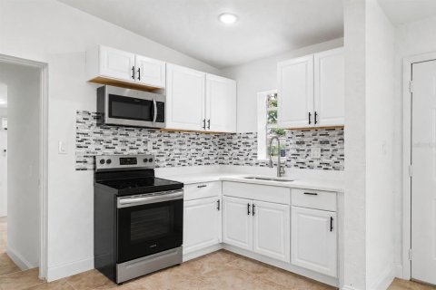 House in Orlando, Florida 3 bedrooms, 78.6 sq.m. № 2229799 - photo 5