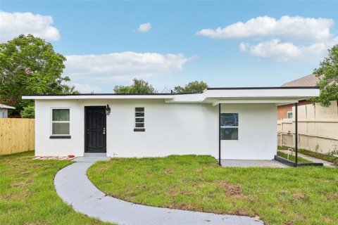 House in Orlando, Florida 3 bedrooms, 78.6 sq.m. № 2229799