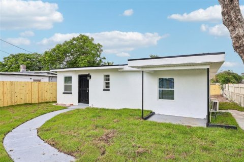 House in Orlando, Florida 3 bedrooms, 78.6 sq.m. № 2229799 - photo 2