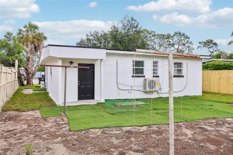 House in Orlando, Florida 3 bedrooms, 78.6 sq.m. № 2229799 - photo 15