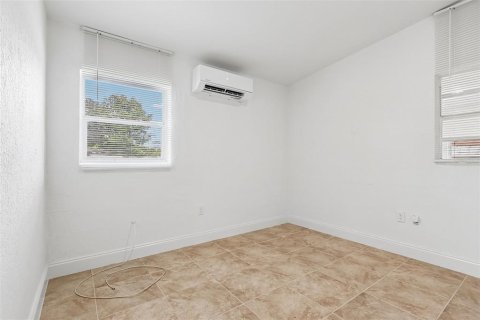 House in Orlando, Florida 3 bedrooms, 78.6 sq.m. № 2229799 - photo 12