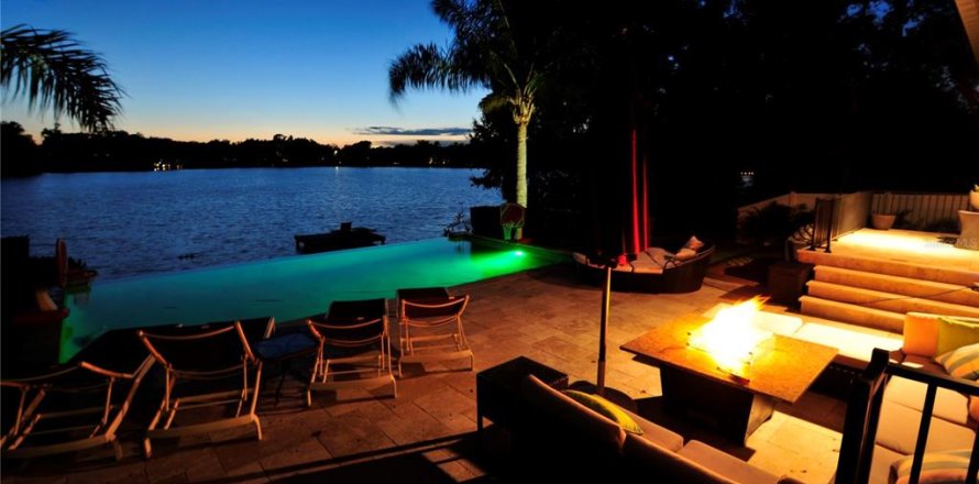 House in Orlando, Florida 3 bedrooms, 171.4 sq.m. № 1375156
