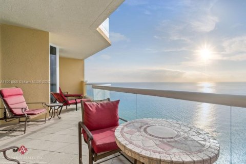 Condo in Sunny Isles Beach, Florida, 3 bedrooms  № 2013797 - photo 13
