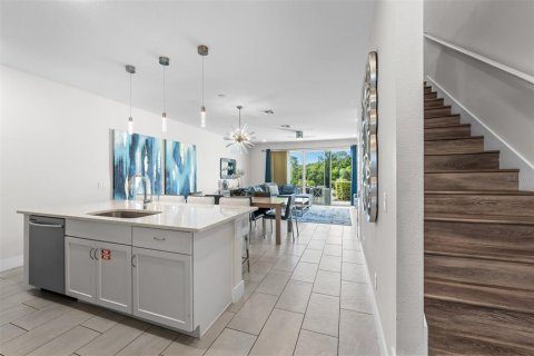 Townhouse in Four Corners, Florida 3 bedrooms, 158.31 sq.m. № 2114941 - photo 3