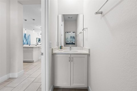 Townhouse in Four Corners, Florida 3 bedrooms, 158.31 sq.m. № 2114941 - photo 6