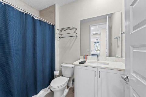 Townhouse in Four Corners, Florida 3 bedrooms, 158.31 sq.m. № 2114941 - photo 21