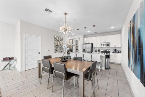 Townhouse in Four Corners, Florida 3 bedrooms, 158.31 sq.m. № 2114941 - photo 9