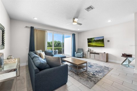 Townhouse in Four Corners, Florida 3 bedrooms, 158.31 sq.m. № 2114941 - photo 10