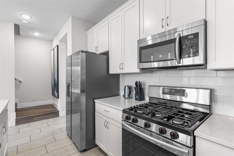 Townhouse in Four Corners, Florida 3 bedrooms, 158.31 sq.m. № 2114941 - photo 5