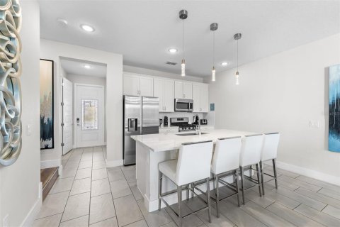 Townhouse in Four Corners, Florida 3 bedrooms, 158.31 sq.m. № 2114941 - photo 4