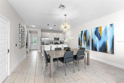Townhouse in Four Corners, Florida 3 bedrooms, 158.31 sq.m. № 2114941 - photo 12