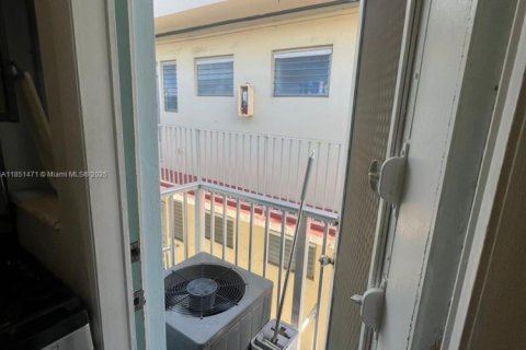 Copropriété à vendre à Miami Beach, Floride: 40.88 m2 № 1871483 - photo 17