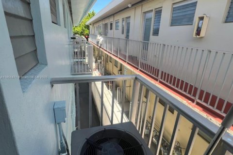 Copropriété à vendre à Miami Beach, Floride: 40.88 m2 № 1871483 - photo 18