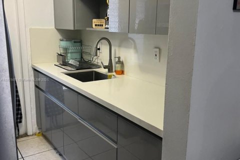Copropriété à vendre à Miami Beach, Floride: 40.88 m2 № 1871483 - photo 13