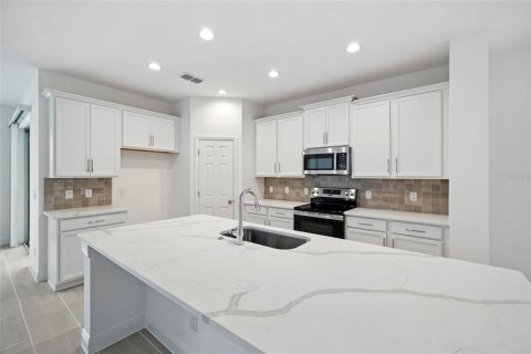 House in Clermont, Florida 5 bedrooms, 297.1 sq.m. № 1797875 - photo 4