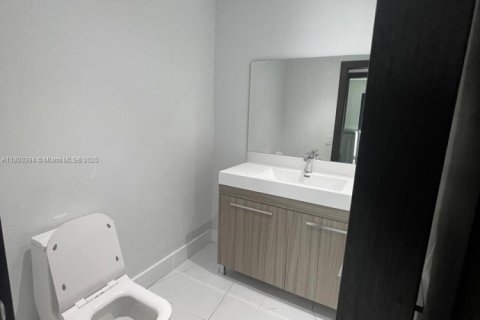 House in Miami, Florida 5 bedrooms, 321.63 sq.m. № 1695220 - photo 27