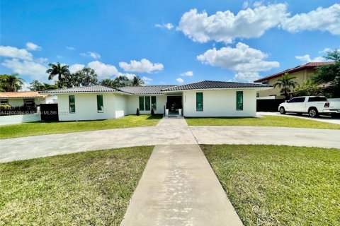 House in Miami, Florida 5 bedrooms, 321.63 sq.m. № 1695220 - photo 2