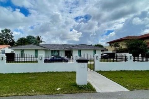 House in Miami, Florida 5 bedrooms, 321.63 sq.m. № 1695220 - photo 10