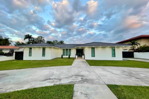 House in Miami, Florida 5 bedrooms, 321.63 sq.m. № 1695220 - photo 6