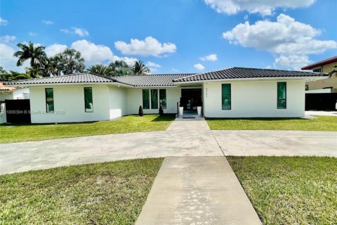 House in Miami, Florida 5 bedrooms, 321.63 sq.m. № 1695220 - photo 1