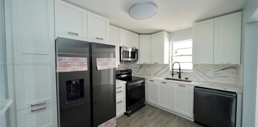 Кондоминиум с 1 спальней в Санрайз, Флорида № 2008572