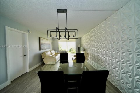 Снять в аренду кондоминиум в Санрайз, Флорида 1 спальня, 86.68м2, № 2008572 - фото 4