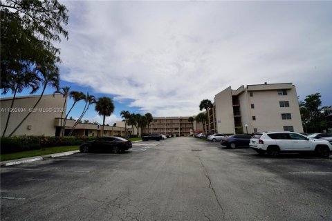 Снять в аренду кондоминиум в Санрайз, Флорида 1 спальня, 86.68м2, № 2008572 - фото 19