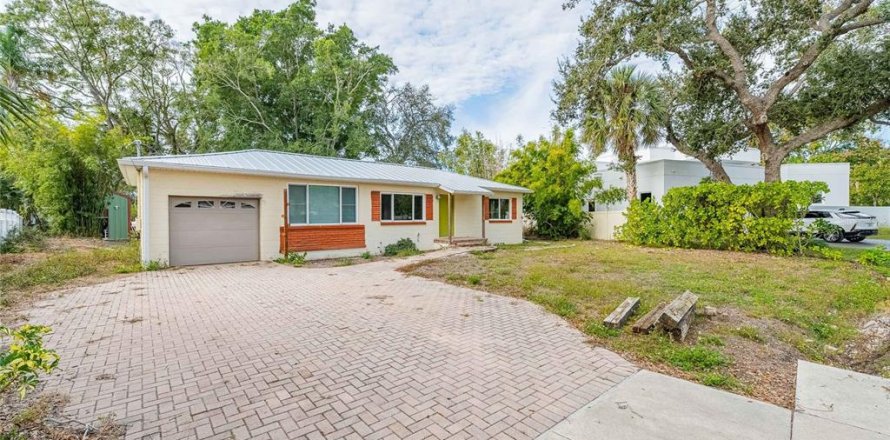 House in Tampa, Florida 3 bedrooms, 103.68 sq.m. № 2092957
