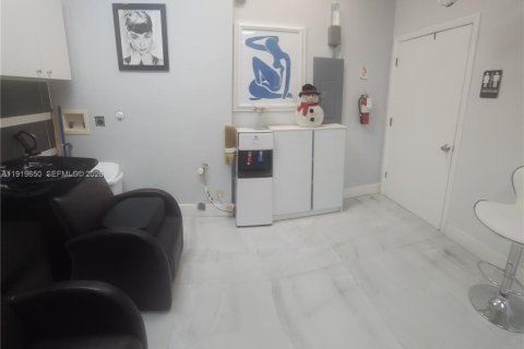 Immobilier commercial à vendre à Miami, Floride № 2054016 - photo 3