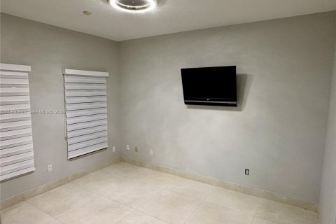 Villa ou maison à louer à Miami Lakes, Floride: 4 chambres, 179.67 m2 № 2041764 - photo 16