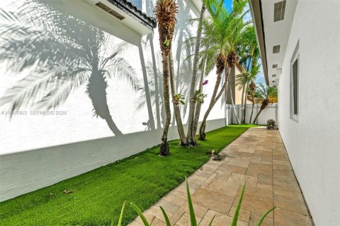 Villa ou maison à louer à Miami Lakes, Floride: 4 chambres, 179.67 m2 № 2041764 - photo 12