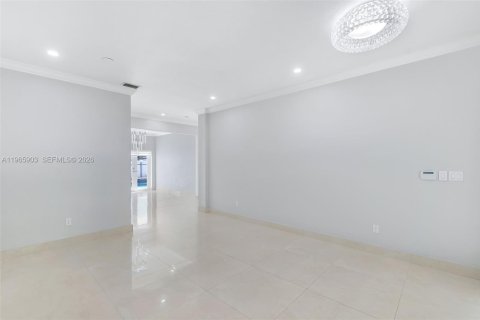 Villa ou maison à louer à Miami Lakes, Floride: 4 chambres, 179.67 m2 № 2041764 - photo 14