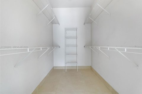 Villa ou maison à louer à Miami Lakes, Floride: 4 chambres, 179.67 m2 № 2041764 - photo 30