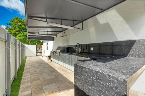 Villa ou maison à louer à Miami Lakes, Floride: 4 chambres, 179.67 m2 № 2041764 - photo 10