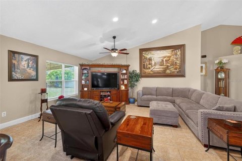 House in Orlando, Florida 4 bedrooms, 198.63 sq.m. № 1793293 - photo 6