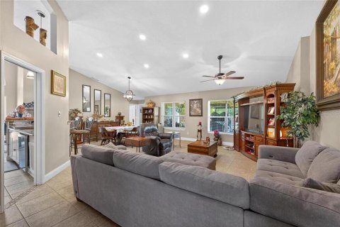House in Orlando, Florida 4 bedrooms, 198.63 sq.m. № 1793293 - photo 4